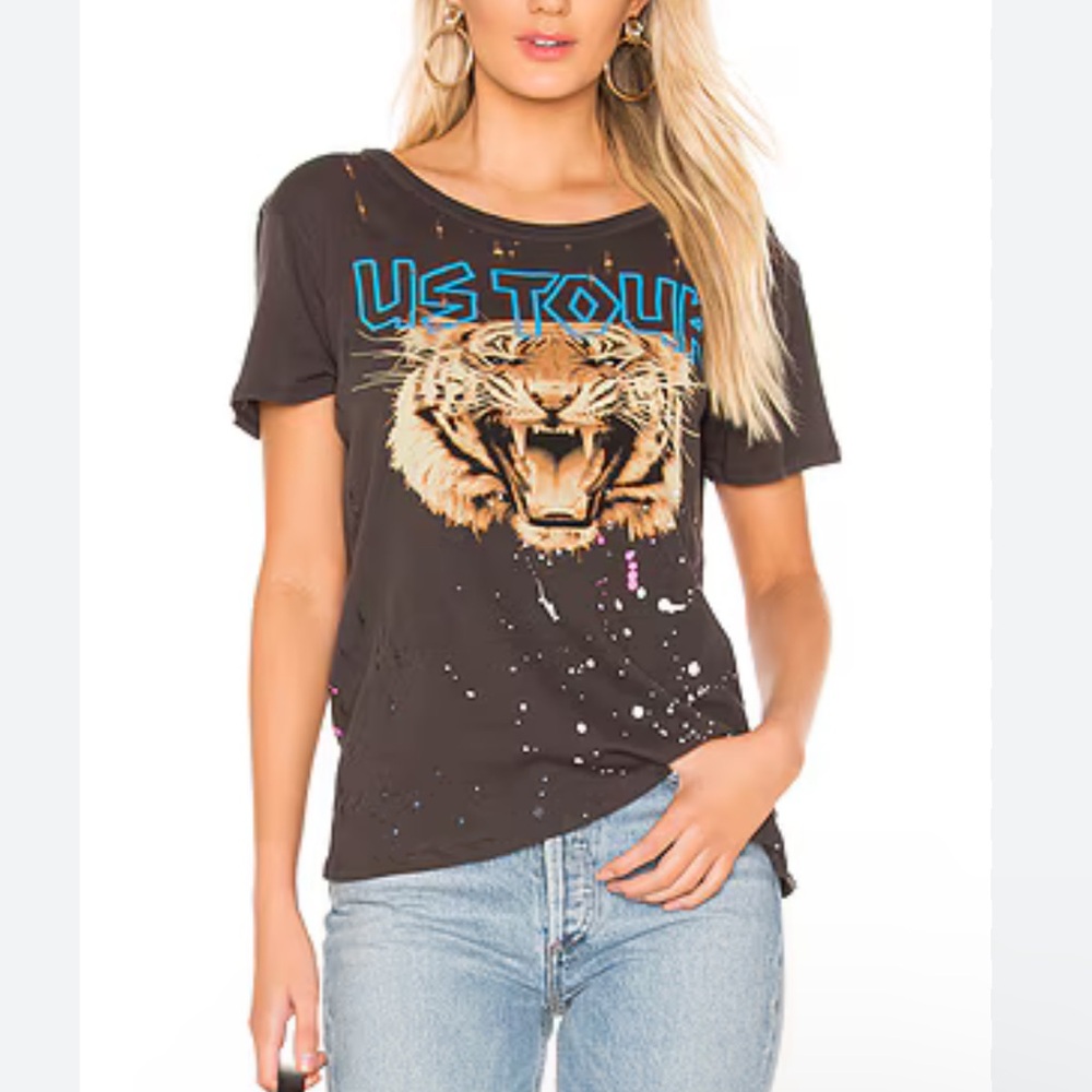 Chaserβ Tiger US Tour Crew Neck T-
Shirt Distressed Paint Splatter Size Small